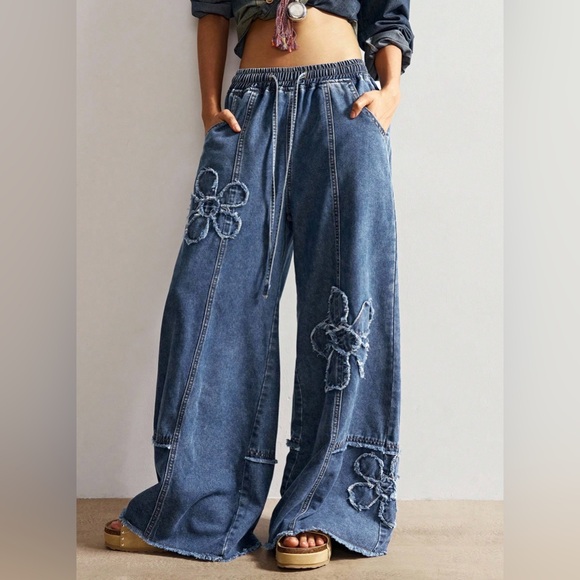 Y2K Artisanal Frayed Floral Wide-Leg Jeans - Picture 2 of 6